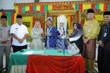 8 Pasang Pengantin Ikuti Nikah Massal Pemko Tanjungpinang, Senyum Bahagia Pengantin di Momen Sakral