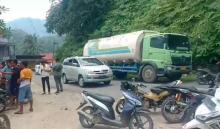 Warga Merangin Blokir Jalan Provinsi Jambi - Sumbar Akibat Penangkapan Pekerja Tambang Emas