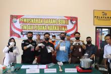 Polresta Tanjungpinang Musnahkan Barang Bukti Narkotika dalam Upaya Memerangi Peredaran Narkoba