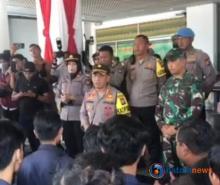 Kapolresta Barelang Sambut Kedatangan Aliansi Mahasiswa: Selamat Datang, Monggo!