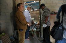 Penuh Kehangatan, Sudirman Saad Temui Nenek Usia 105 Tahun di Rempang
