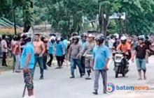 Bentrok Dua Kubu Organisasi Buruh di Pekanbaru, Sejumlah Orang Terluka dan 1 Mobil Rusak