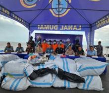 Lanal Dumai Gagalkan Penyelundupan 700 Koli Pakaian Bekas dari Malaysia Tujuan Rohil