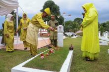 Peringatan Hari Jadi ke-21 Provinsi Kepri: Ziarah dan Tabur Bunga di Taman Makam Pahlawan