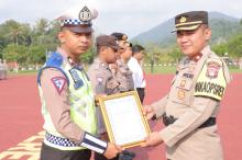 Berprestasi dan Mampu Tingkatkan Pelayanan Publik, 16 Polisi di Lingga Terima Penghargaan