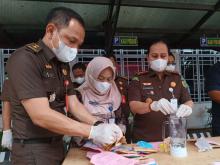 Kejaksaan Negeri Tanjungpinang Musnahkan 37 Kasus Barang Bukti Termasuk Narkotika