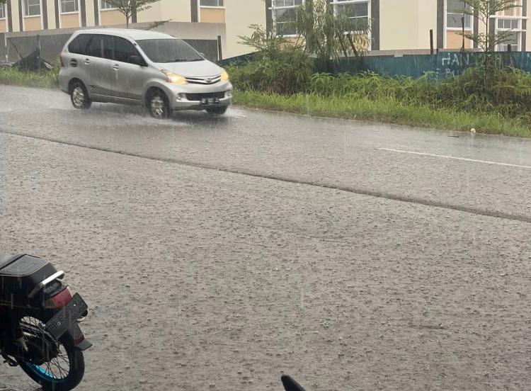 Awal Oktober: Hujan Deras dan Angin Kencang Masih Mengancam Kota Batam dan Karimun