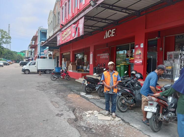 Curhatan Juru Parkir di Batam: Sering Tak Dianggap hingga Rogoh Saku Pribadi untuk Setoran