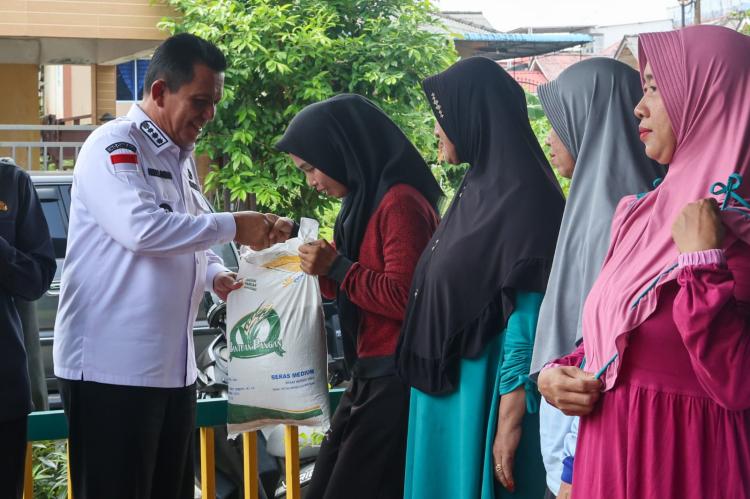 7.280 KPM di Kota Tanjungpinang Menerima Bantuan Pangan dari Pemprov Kepri