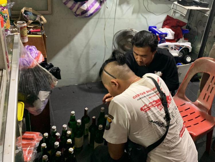 Ops Pekat Seligi 2023 di Dabo Singkep, Polres Lingga Amankan Puluhan Botol Miras