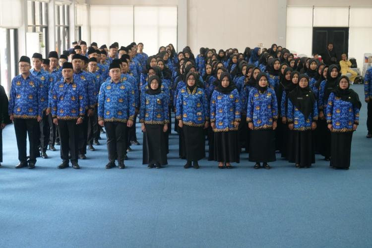 Bupati Bintan Roby Kurniawan Melantik 296 CPNS dan 207 ASN Jabatan Fungsional