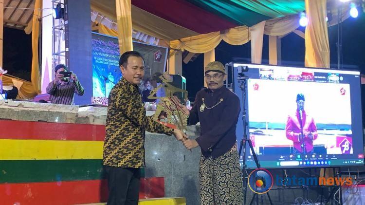 Pertunjukan Wayang Kulit di Coastal Area Sukses Hibur Masyarakat Tanjungbalai Karimun