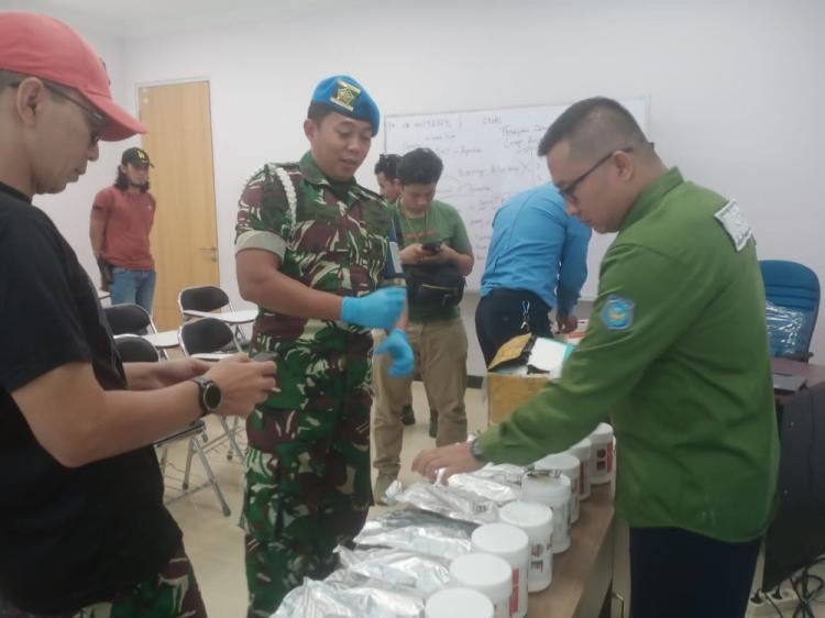 3.868 Gram Sabu Dikemas Mirip Kosmetik di Bandara Sultan Syarif Kasim II Pekanbaru