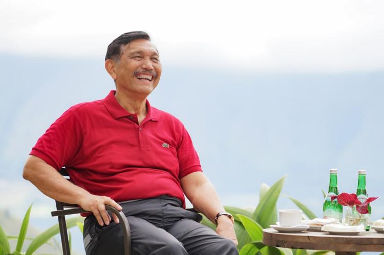 Kisah Kesehatan Menteri Luhut: Kelelahan Mendalam yang Mengharuskan Pemulihan di Luar Negeri