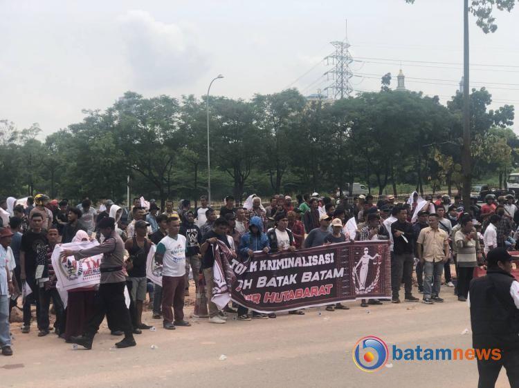 Masyarakat Batak Kota Batam Demo Polresta Barelang Tuntut Kejelasan Hukum Ketua IKABTU