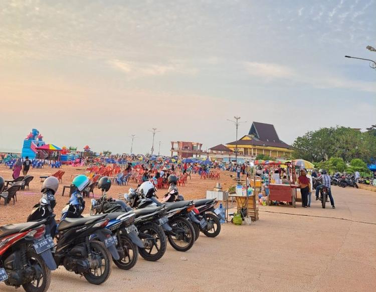 Oknum Aparat Diduga Bekingi PKL Buka Lapak di Kawasan Gurindam 12 Tepi Laut Tanjungpinang