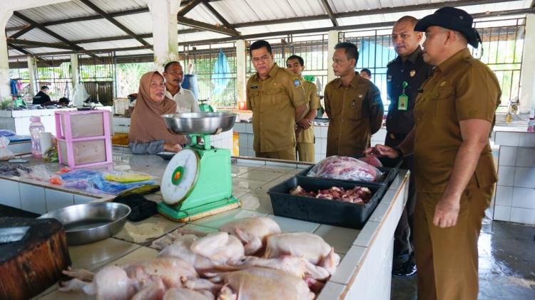 Harga Beras, Gula dan Daging di Operasi Pasar Kabupaten Bintan