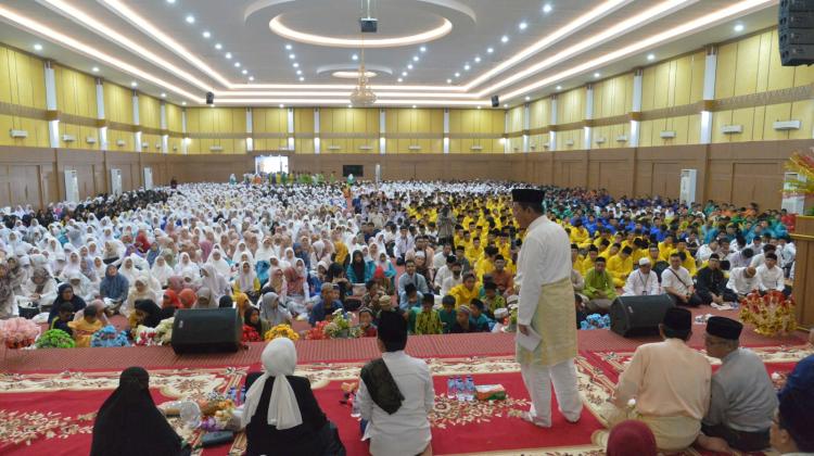 Gubernur Ansar Ajak Ribuan Insan Pendidikan Kota Batam  Meneladani Sifat Shiddiq  Rasulullah
