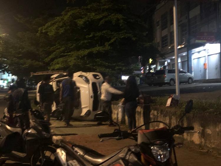 Mobil Terbalik di Jalan Bunga Raya Menuju Lampu Merah Baloi, Begini Kondisi Pengemudi
