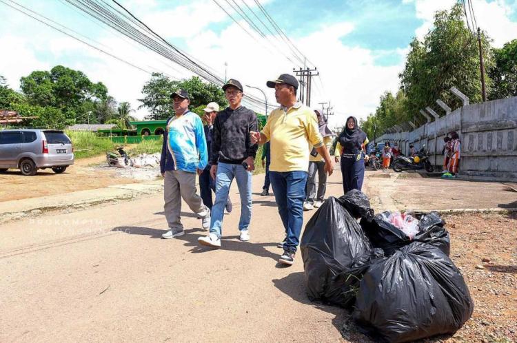 Aksi Pj Walikota Tanjungpinang Turunkan Harga Beras SPHP, Buat Pemilik Toko Tak Berkutik