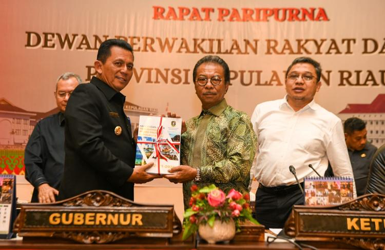 Gubernur Ansar Sampaikan Nota Keuangan dan Ranperda APBD Tahun 2024Â 