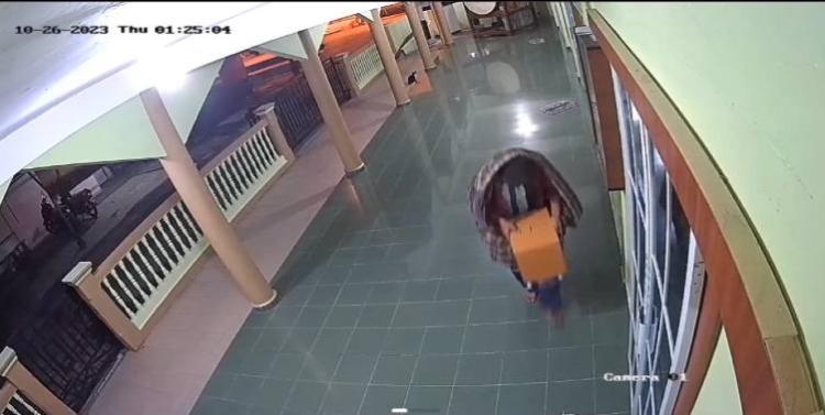 Kotak Infak Tiga Masjid di Karimun Dicuri Ciri-ciri Pelaku Terdeteksi CCTV