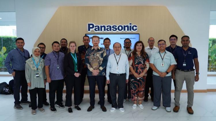 Kunjungan Delegasi Swedia Beserta Perusahaan Asing di Indonesia ke Pabrik Panasonic