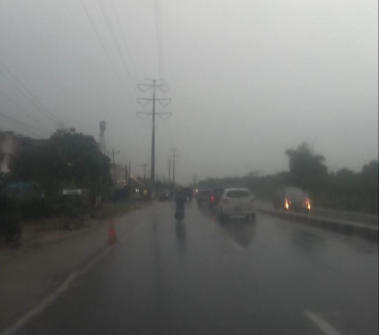 Hujan Diprediksi Guyur Pekanbaru, Masyarakat Diimbau Waspada Potensi Angin Kencang dan Petir
