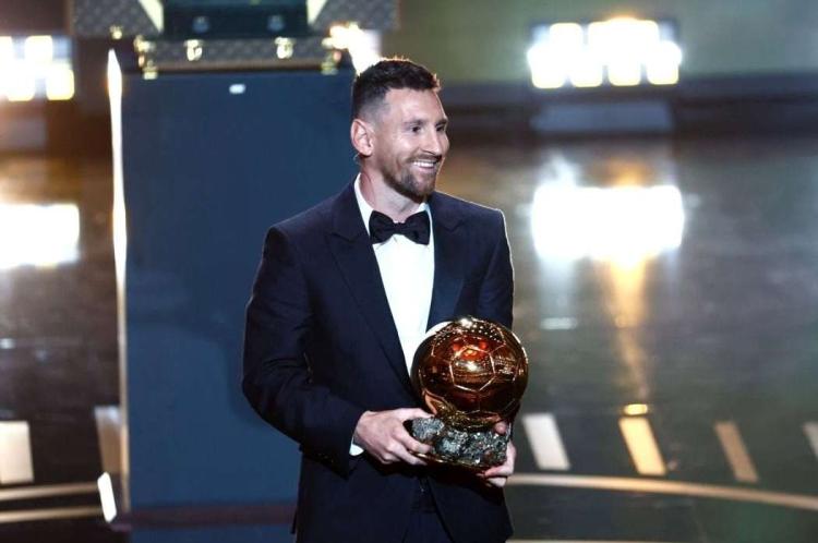 Lionel Messi Raih Ballon d