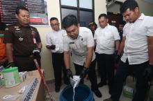 Ditresnarkoba Polda Kepri Rebus 283,68 Gram Sabu Hasil Tangkapan di Batam