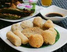 Tiga Rekomendasi Tempat Wisata Kuliner Pempek dan Tekwan Lezat di Kota Palembang