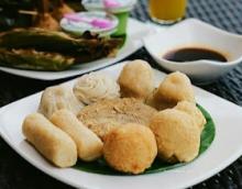 Tiga Rekomendasi Tempat Wisata Kuliner Pempek dan Tekwan Lezat di Kota Palembang