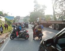 Area Sekolah Sempit, Lalu Lintas di Depan SDN 008 Sagulung Padat saat Pagi Hari