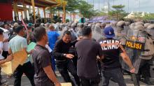 Polres Karimun Pukul Mundur Aksi Unjuk Rasa Anarkis di Coastal Area