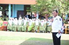  Gubernur Ansar Dorong Siswa SMAN 1 Lingga Bermimpi Besar