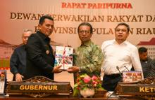  Gubernur Ansar Sampaikan Nota Keuangan dan Ranperda APBD Tahun 2024Â 