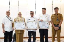 Pemko Batam Raih Tiga Penghargaan Stakeholders Award tahun 2023