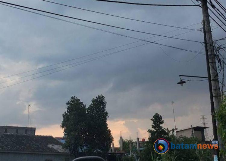 Prakiraan Cuaca BMKG di Kota Batam: Sedikit Hujan Ringan di Siang Hari
