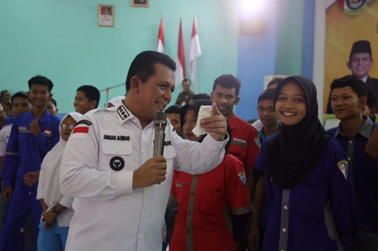 Gubernur Ansar Motivasi Siswa SMKN 3 dan SMKN 4 Tanjungpinang, Siapkan Incoming Generation yang Kompeten