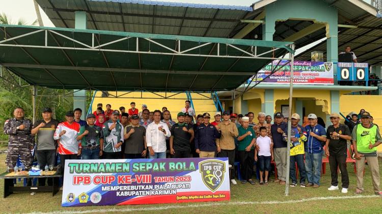 32 Tim Beraksi di Turnamen Sepak Bola Buru, Sekda Karimun: Jadilah Tuan Rumah yang Baik