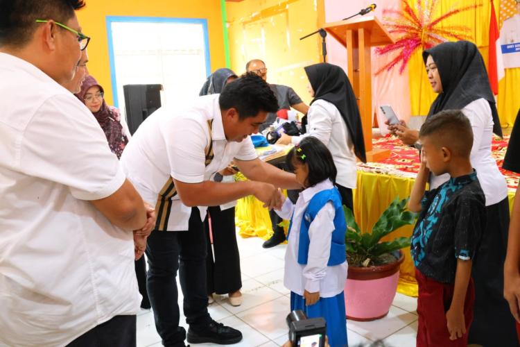 Bantuan Seragam Sekolah Gratis untuk Siswa Baru Tahun 2023, Kembali di Salurkan Pemda Bintan
