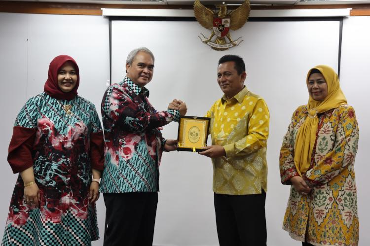  Gubernur Kepri Kunjungi Perbatasan Serasan-Sematan, Jajal Potensi Kerja Sama dengan Pemerintah Sarawak