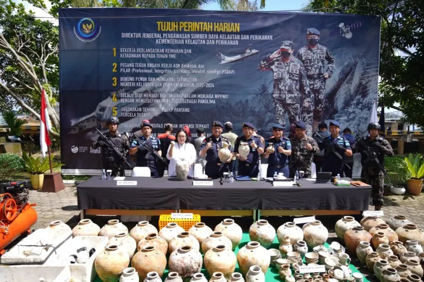 KKP Menangkap 3 Kapal Ikan Bawa Barang Antik Dinasti Song Tiongkok di Perairan Pulau Pengikik