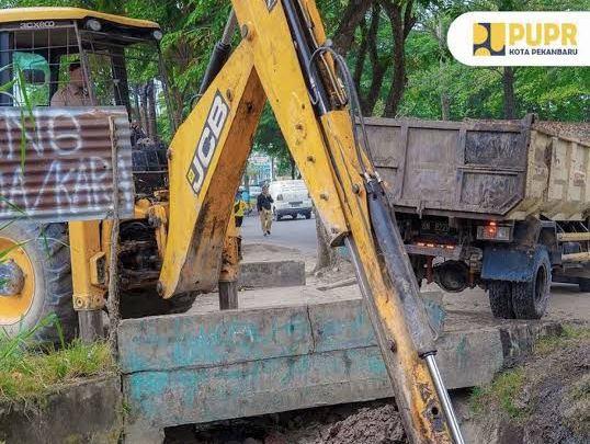 Memasuki Musim Penghujan, Dinas PUPR Lakukan NormalisasiÂ 