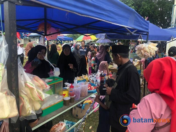 Pedagang Kuliner Ketiban Berkah di Pentas Seni dan Budaya Rempang Galang