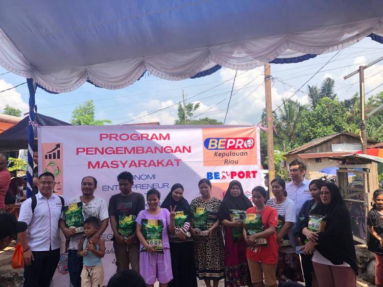 BePro Kepri Gelar Bakti Sosial, Bagikan Sembako dan Beri Pelayanan Kesehatan Gratis di Batam