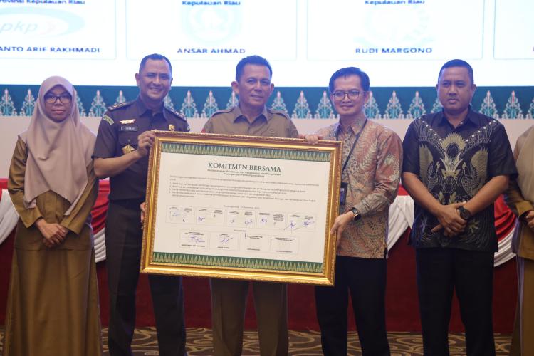  Gubenur Ansar Buka Workshop Evaluasi Pengelolaan Keuangan dan Pembangunan Desa Regional