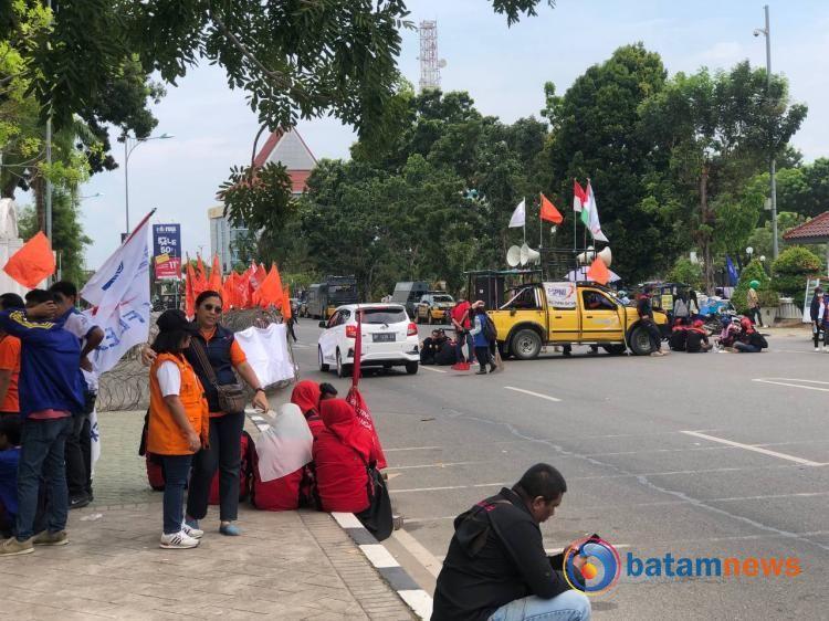 Buruh Batam Demo Kantor Wali Kota, Tuntut Kenaikan UMK Rp675 Ribu