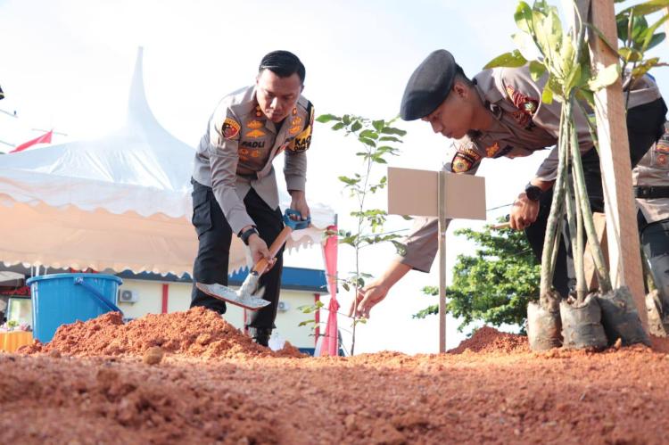 Serentak se-Indonesia, Polres Karimun Tanam Ratusan Pohon Produktif