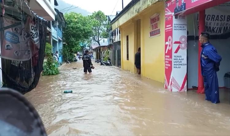 Dampak Banjir di Tarempa, Anambas: Pemukiman dan Kantor Pemerintahan Terendam Genangan Air